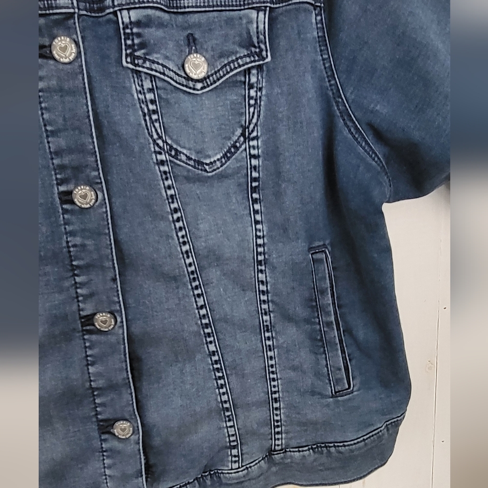 Torrid Button Down Stretch Shortsleeve Shirt Jack… - image 2